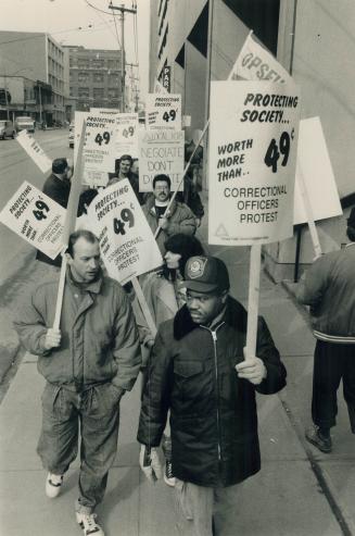 Guards demand better pensions, About 200 angry jail guards picket outside a downtown government building today in a protest over contract talks. The g(...)