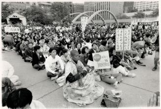 Thousands mourn student martyrs, About 7,500 attend a Nathan Phillips Square ceremony last night, paying their final respects to the Chinese students (...)