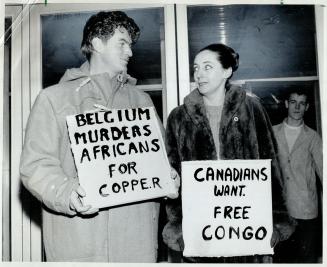 Toronto protest of slaying in Congo of ex-premier Lumumba and his associates is made by Clayton Derstine and Joyce Carter outside Adelaide St. office (...)