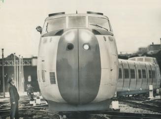 Much-Modified Turbo gets new tests, Canadian National Railway's problem-plagued Turbotrain, after about 100 modifications, is undergoing tests to see (...)