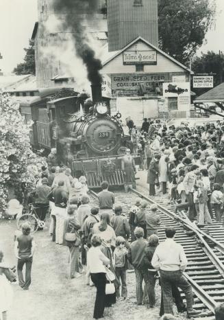 Unionville goes on a toot, Canadian National's 1880s steam engine, with its steam whistle tooting away, was so popular Saturday at the annual Unionvil(...)