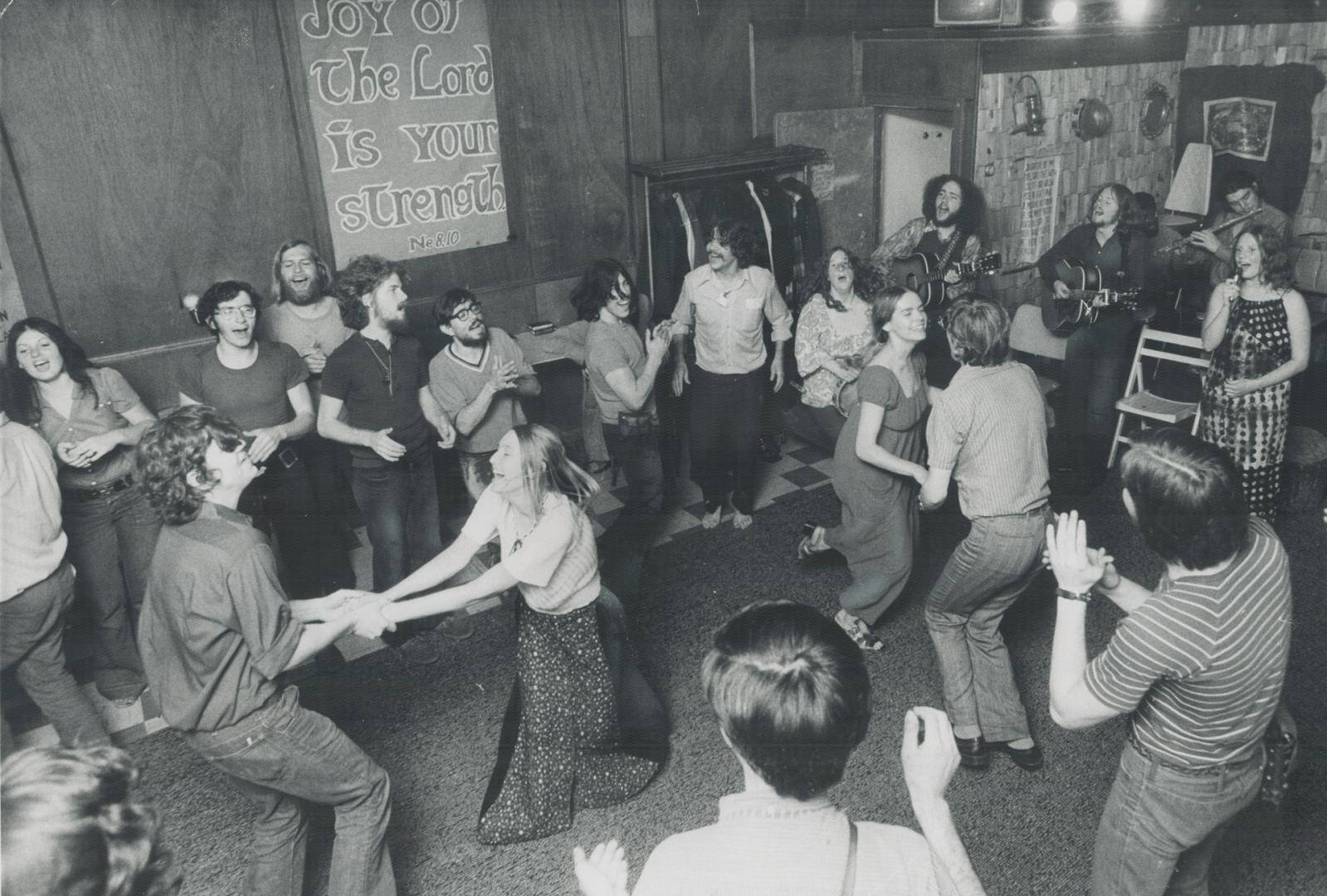 Happy family atmosphere provided by religious groups such as this Toronto gathering of the Children of God appeals to the needs and vulnerability of t(...)