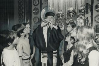 90,000 Metro jews celebrate a new year, Standing in front of Holy Ark curtain, Rabbi Jacob Mendel Kirshenblatt, cantor of Beth Sholom Synagogue, sound(...)