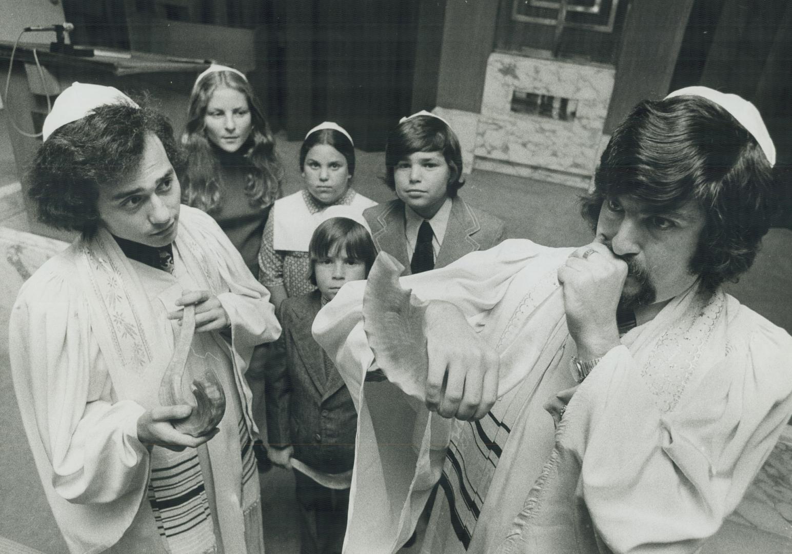 Religious Customs - Jewish - 1975