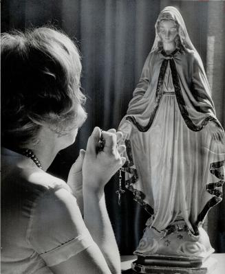 Catholics 'Venerate' but do not 'worship' virgin Mary, Some U