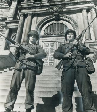 Renowned Van Doos - Members of the French-speaking Royal 22nd Regiment - stand on guard outside Montreal's city hall today maintaining a shaky peace a(...)