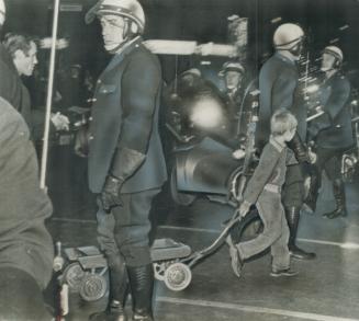 Montreal police found a little time last night between fending off a march by students and militant cab drivers at city hall to give this boy and his (...)
