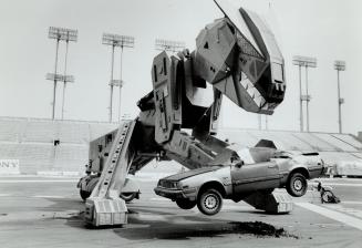 Car-bohydrates: Robosaurus settles down to a drive-in-lunch at Exhibition Stadium