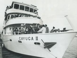 . . . And the easy way. The Cayuga II was launched yesterday in Toronto Harbor and, today, begins daily trips between Toronto and Niagara-on-the-Lake (...)