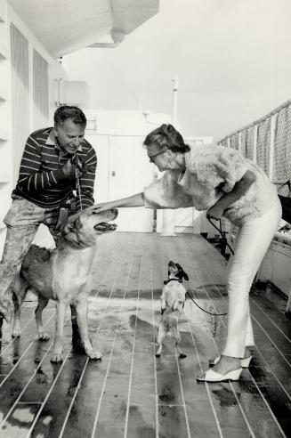 Animal lovers David and Christa Stanley of Philadelphia, top, exercise their dogs, Nipper and Peewee, in the run outside Kennels aboard the QE2. The S(...)