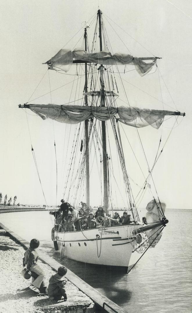 Sailing into Port Credit, The schooner Pathfinder, a training ship that's based in Toronto, moors alongside the harbor wall in Port Credit yesterday a(...)