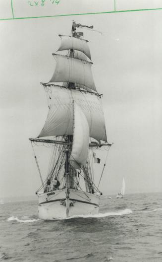 Tall ships say farewell, The British brigantine Ciudad de Inca sailed out of Toronto harbor yesterday on the first leg of its race to Rochester, N.Y. (...)