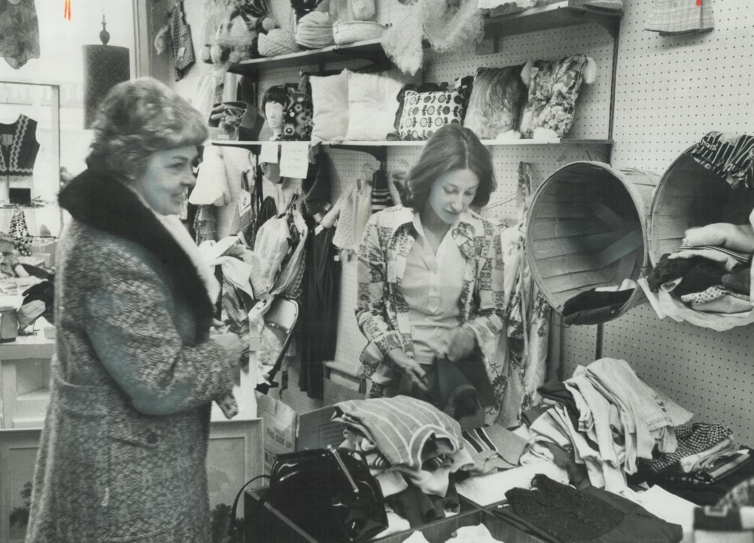 There's a store, In North York where salespeople sometimes knock down prices of goods and it still manages to stay in business. The Forget-Me-Not-Shop(...)