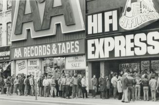 Even some of HI-FI Express's former employees who lost jobs when it went bankrupt appeared in lineups for liquidation bargains