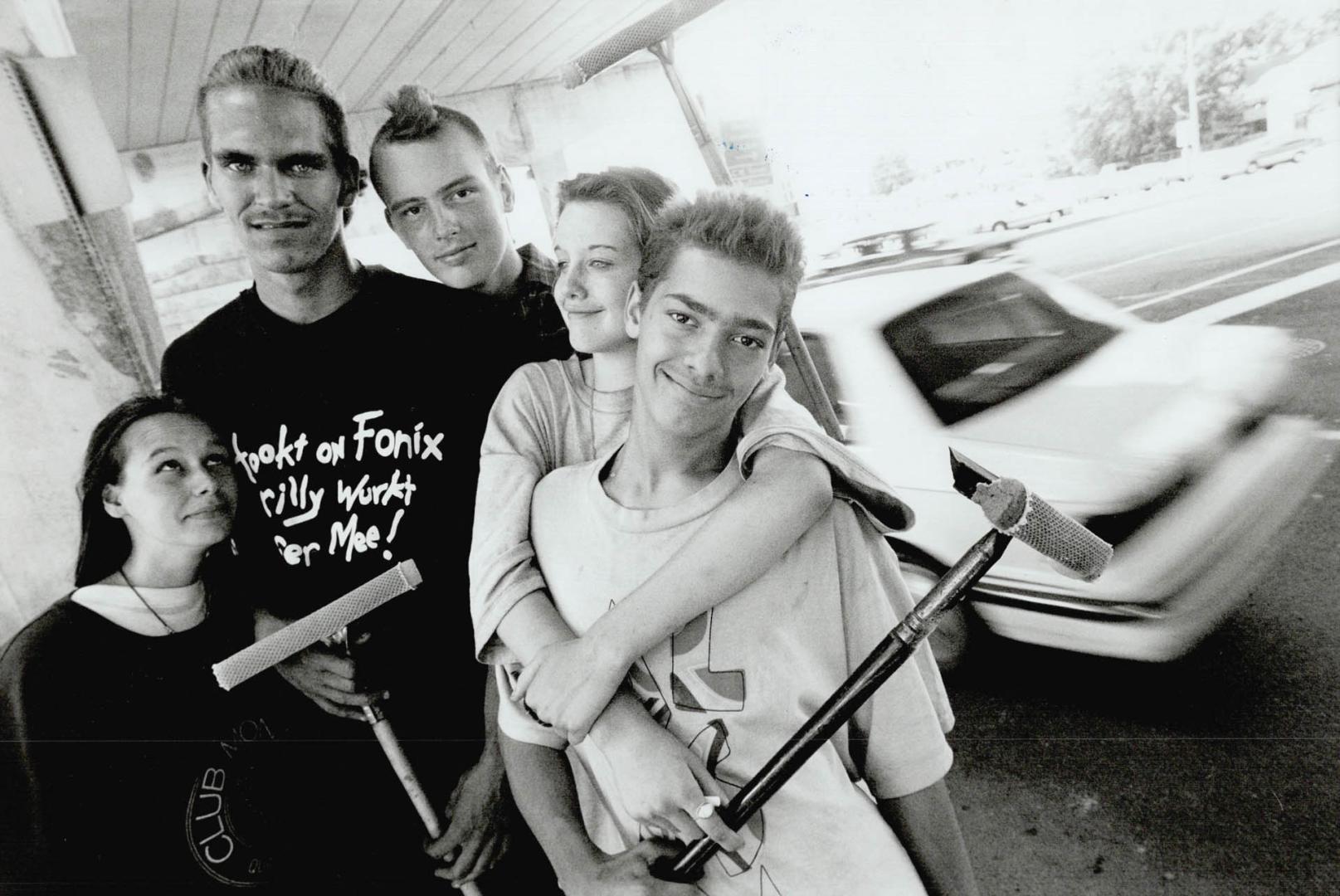 l.r Roxanne, Casper Riddler, Sky & Styles