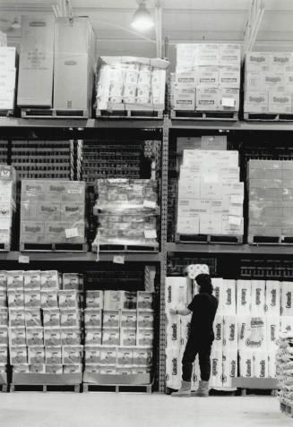 Price Club, acknowledged as leader among warehousers, offers a range of goods from tires to tollet paper, from computers to bread in a huge nofrills outlet in Vaughan