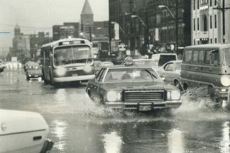 Traffic makes waves on Spadina Ave