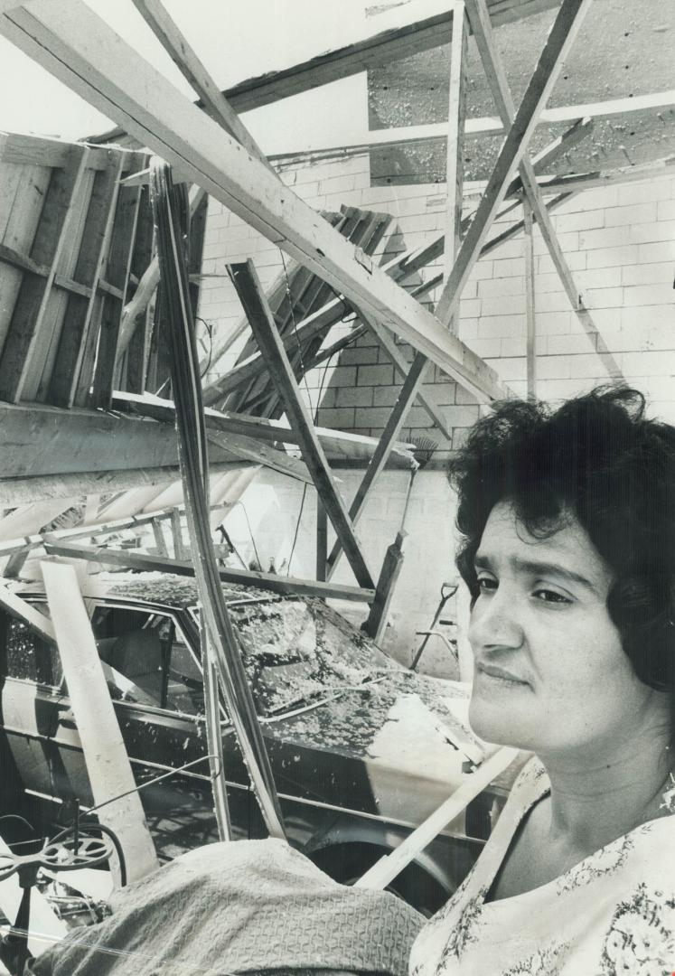 A violent storm with winds up to 200 miles an hour that ripped through Mississauga early yesterday and left a trail of destruction, tore roof off Evel(...)