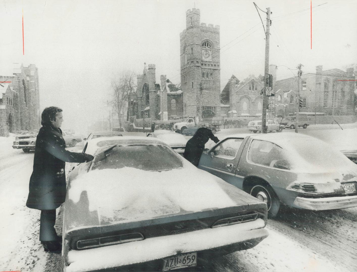 Motorists take a traffic-light break on Avenue Rd