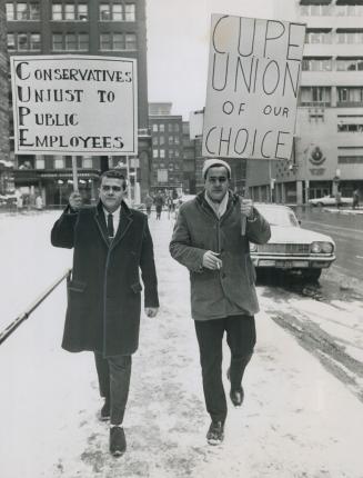 Court clerks Ed Bavington (left) and Bruce Hind were fired this morning because they continued picketing old city hall in support of Don Jail guards, (...)