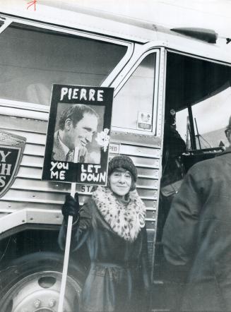 Boarding Bus for Ottawa, Bathurst Heights Collegiate teacher Sonia Mamo holds sign she was to carry in Parliament Hill demonstration against federal A(...)