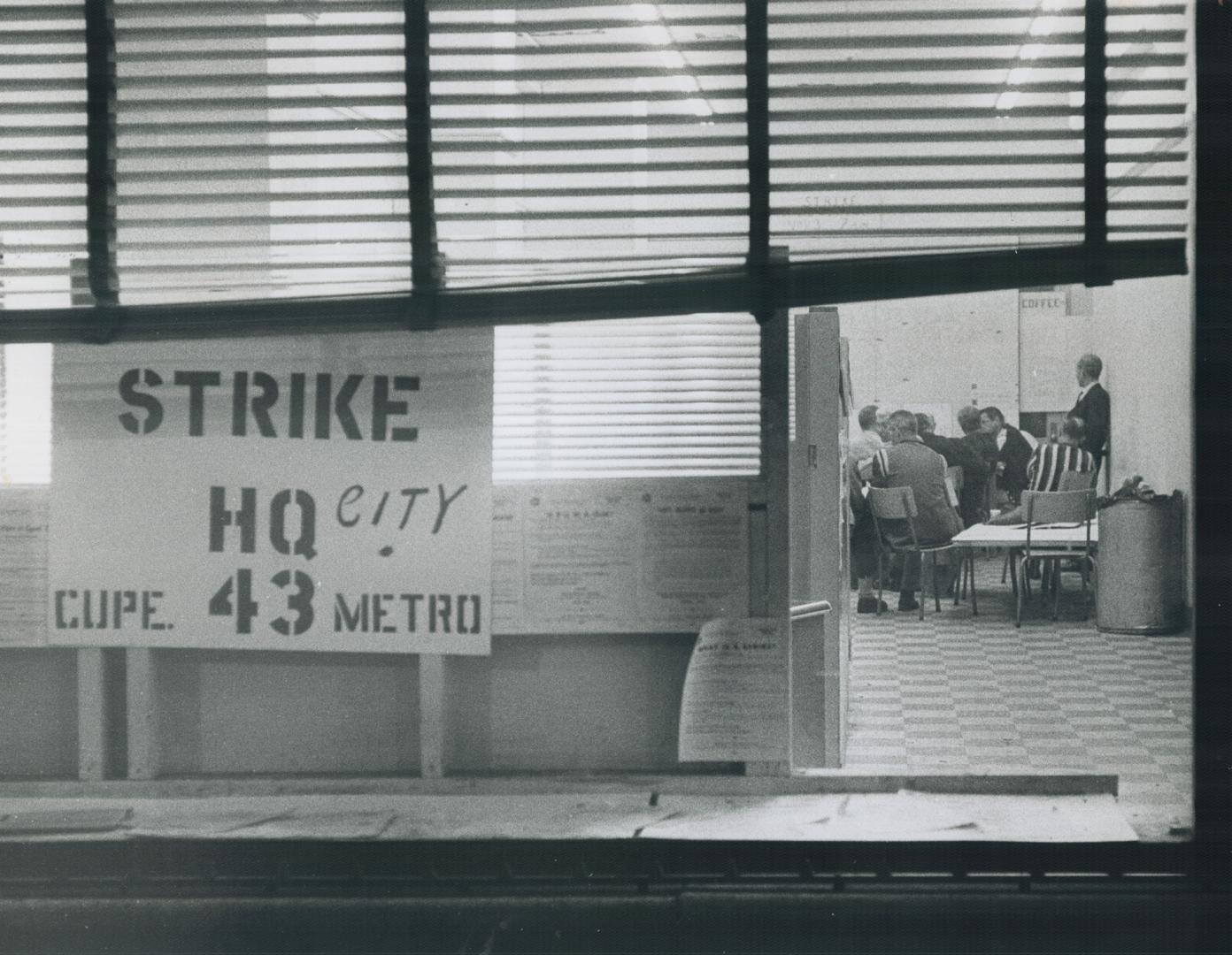 Nerve Centre for the 3,500 striking members of Local 43 of the Canadian Union of Public Employees is in this office at Bay and Albert Sts. It bustled (...)