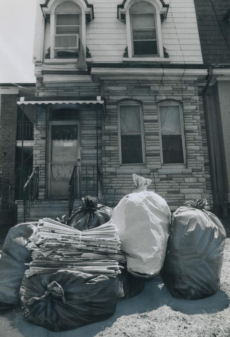 Union leader's lawn piles up with garbage, too, in 18th day of strike by 4,000 civic workers