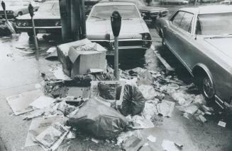 While garbage is piling up in homes, streets, parks and schoolyards, Metro outside workers are continuing their strike