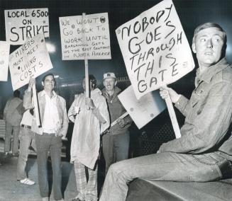 On Strike in defiance of their union leaders, International Nickel Company of Canada employees picket yesterday at the Frood mine, near Sudbury, their(...)