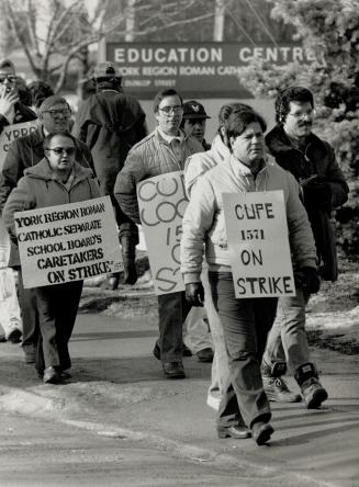 Walking the line, Striking caretakers picketed the York Regional Roman Catholic Separate School Board offices in Richmond Hill earlier this week. The (...)