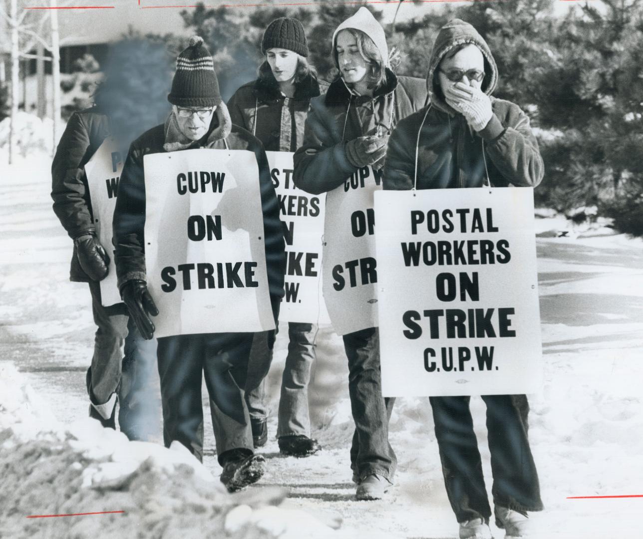 Below-zero weather made life miserable for striking postal workers on the picket line at the Eastern Ave