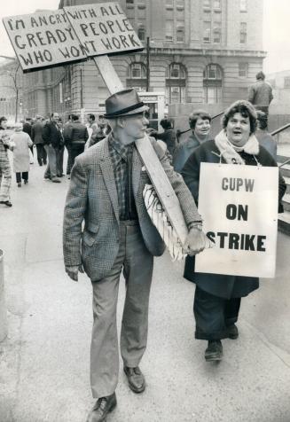 In a personal protest against mail the strike, 71-year-old pensioner pickets postal workers outside Toronto Post Office's Terminal One at Bay and Fron(...)