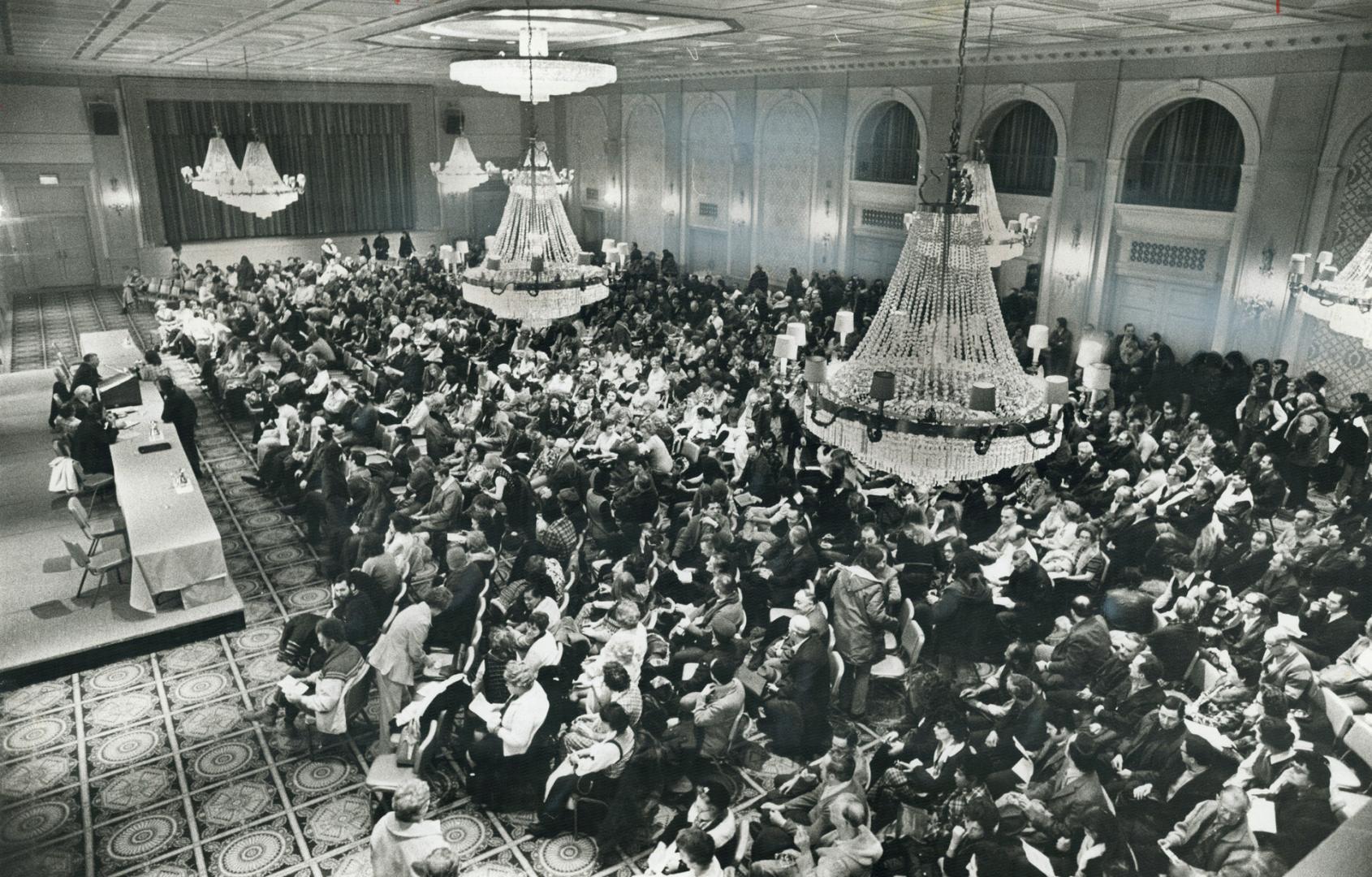 Overflowing the Concert Hall in the Royal York Hotel, sorters and other members of the Canadian Union of Postal Workers yesterday resoundingly voted a(...)