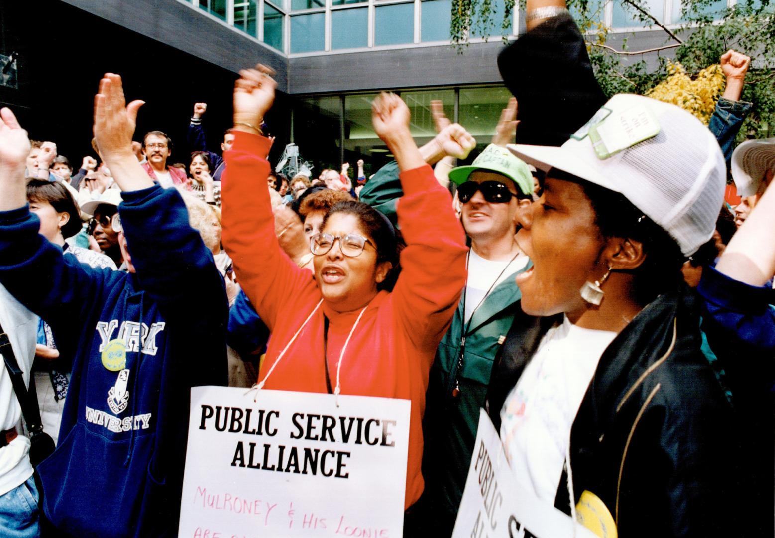 Federal civil servants raise their fists at the Revenue Canada offices on Adelaide St
