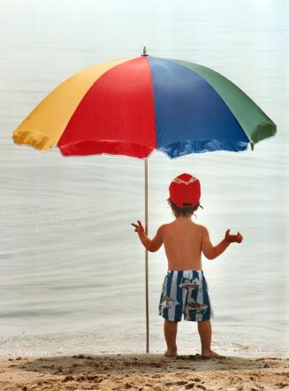 Relief from the heat means oversized umbrella for 21-month-old Oakian Lachapelle, enjoying a view of the taken in the Beaches. Today's forecast high i(...)