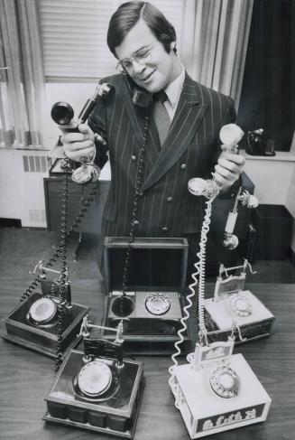 'New look' in phones -- shades of the '20s, Yielding to customer demand, Bell Canada has decided to introduce antique-style telephones similar to thos(...)