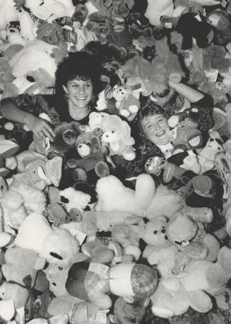 Smiles amid a bear market, Bank of Nova Scotia employees Paula Bailey, left, 23, and Peggy Howard, 22, are surrounded by some of the teddy bears the b(...)