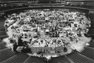 Dome gets lived-in look, The SkyDome sprouts booths as exhibitors get ready for today's opening of the Metro Home Show, which will run through Sunday (...)