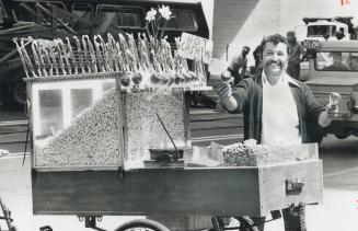 It's a running battle with police for the more than 60 popcorn sellers in Metro, such as George Mitzithras peddling his wares at Island ferry dock. In(...)
