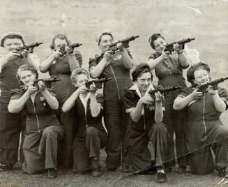 Too bad Hitler's not here, lament these eight war-working grandmothers as they train Sten guns on the photographer's assistant. There are some seventy(...)