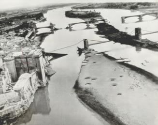 Seen from the air, this section of the Rhone river at Tarascon in south France reveals the crippling effect of Allied air power. The wrecked bridges w(...)