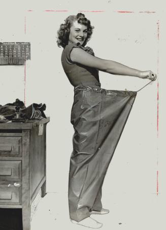 Oilskin fire-fighting pants would cover a couple of girls like Vera House, trying these on, but they would be just right for fishermen. The Toronto of(...)