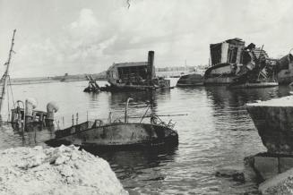 Wrecked axis ships, pounded from the air and sea, littered Bengazi harbor when General Alexander's Eighty Army arrived close behind the retreating Ger(...)