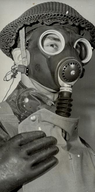 A $500 Victory Bond will provide the army with money to buy complete anti-gas equipment, including essential gas masks that every soldier must have. U(...)
