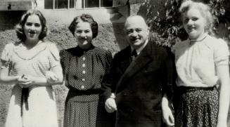 With his wife, second from the left, and nieces Inger and Sigrid, Kannenberg posed for this picture after being taken into custody. Well fed and well (...)