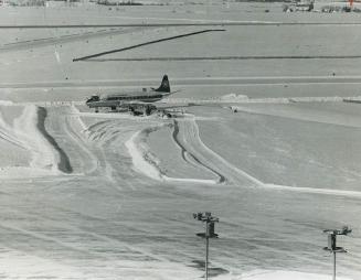 Snowplow works around an air Canada viscount surrounded by Deep snow at Toronto International Airport, The weekend snowfall closed the airfield for 16(...)