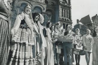 Beauty queens make a conquest in Queen's park, Ontario Provincial Secretary John Yaremko, who is also provincial citizenship minister, receives a huge(...)