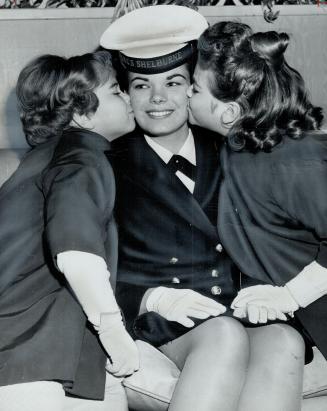 A nautical Miss Canada? First servicewoman ever to enter the Miss Canada contest, Able Wren Frances Menzies, 20, Miss Maritime Command, arrived here y(...)