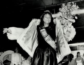 Miss Argonaut shows winning smile, Allison Adams is all smiles as she is crowned Miss Toronto Argonaut for 1987 at last night's pageant
