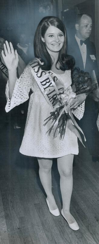 A winner's smile, Susan Carter, a 21-year-old clerk with the CBC, flashes a happy grin after being chosen Miss Byline '69 at last night's Byline Ball at the Royal York Hotel
